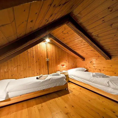 La Fontaine In Out - Happy